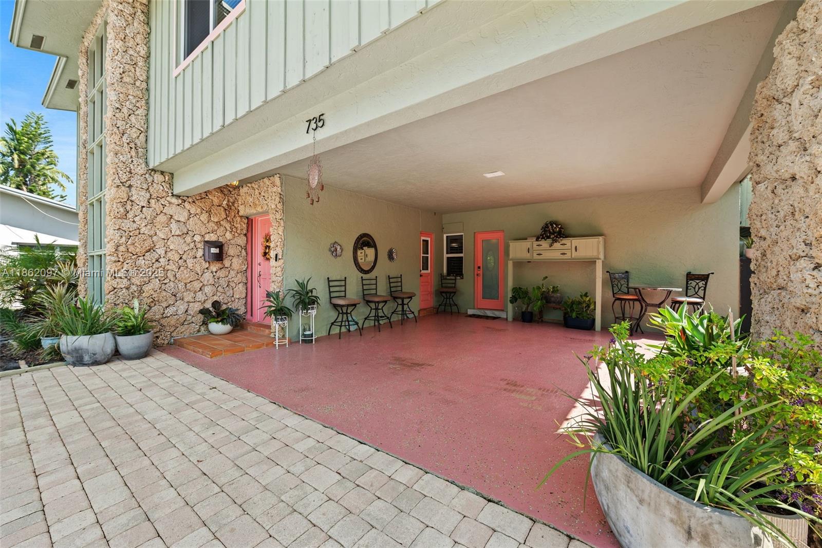 735 NW 35th St