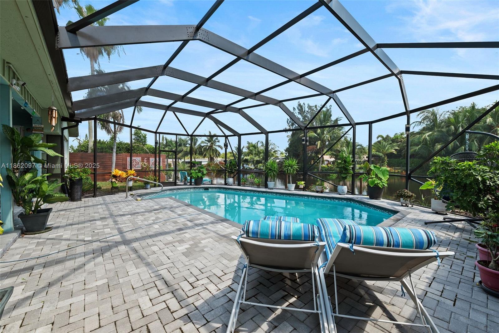 735 NW 35th St