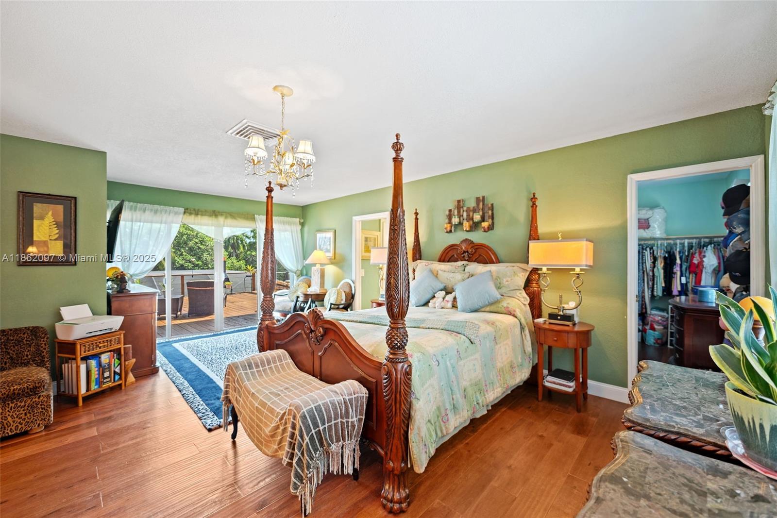 735 NW 35th St