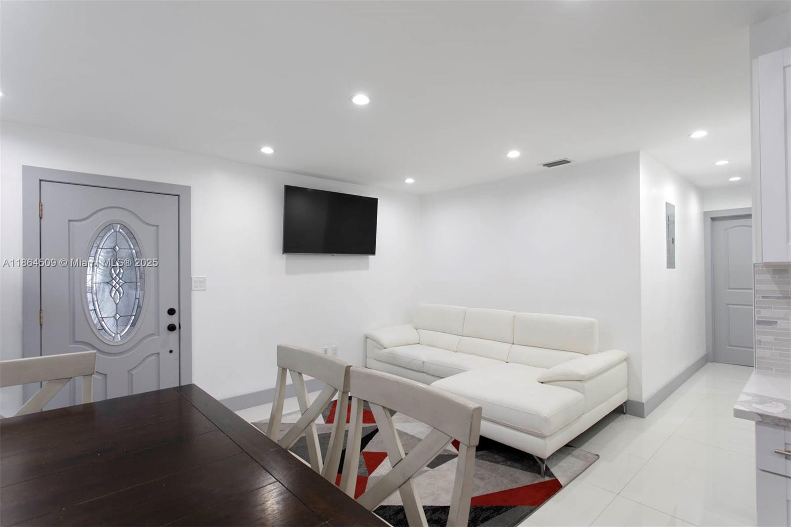 1027 NW 28th Ave