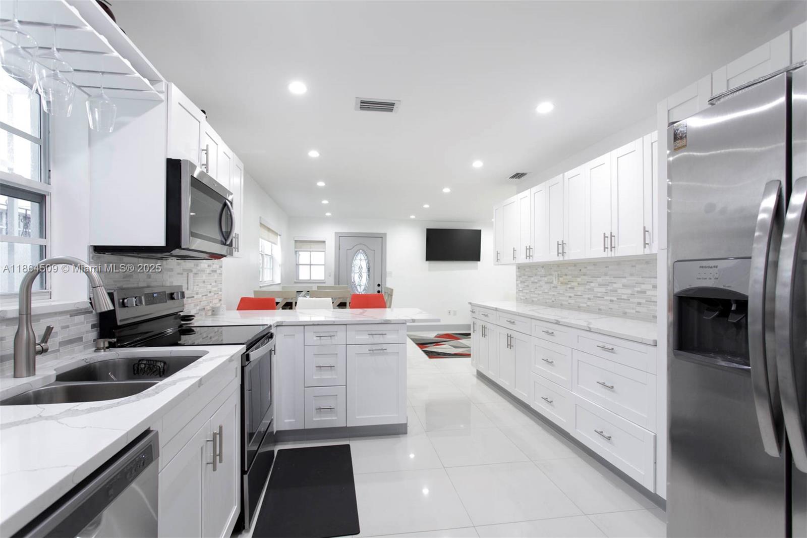 1027 NW 28th Ave