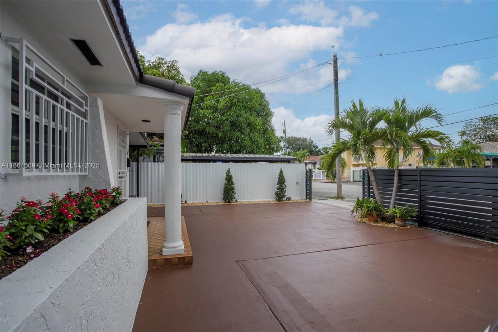 1027 NW 28th Ave