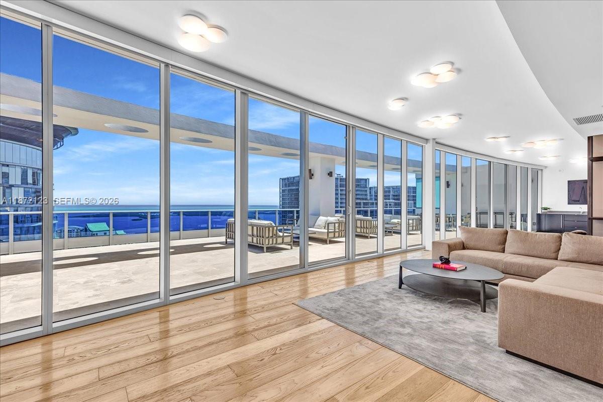 200 Biscayne Boulevard Way # 5401 Unit: PH 5401