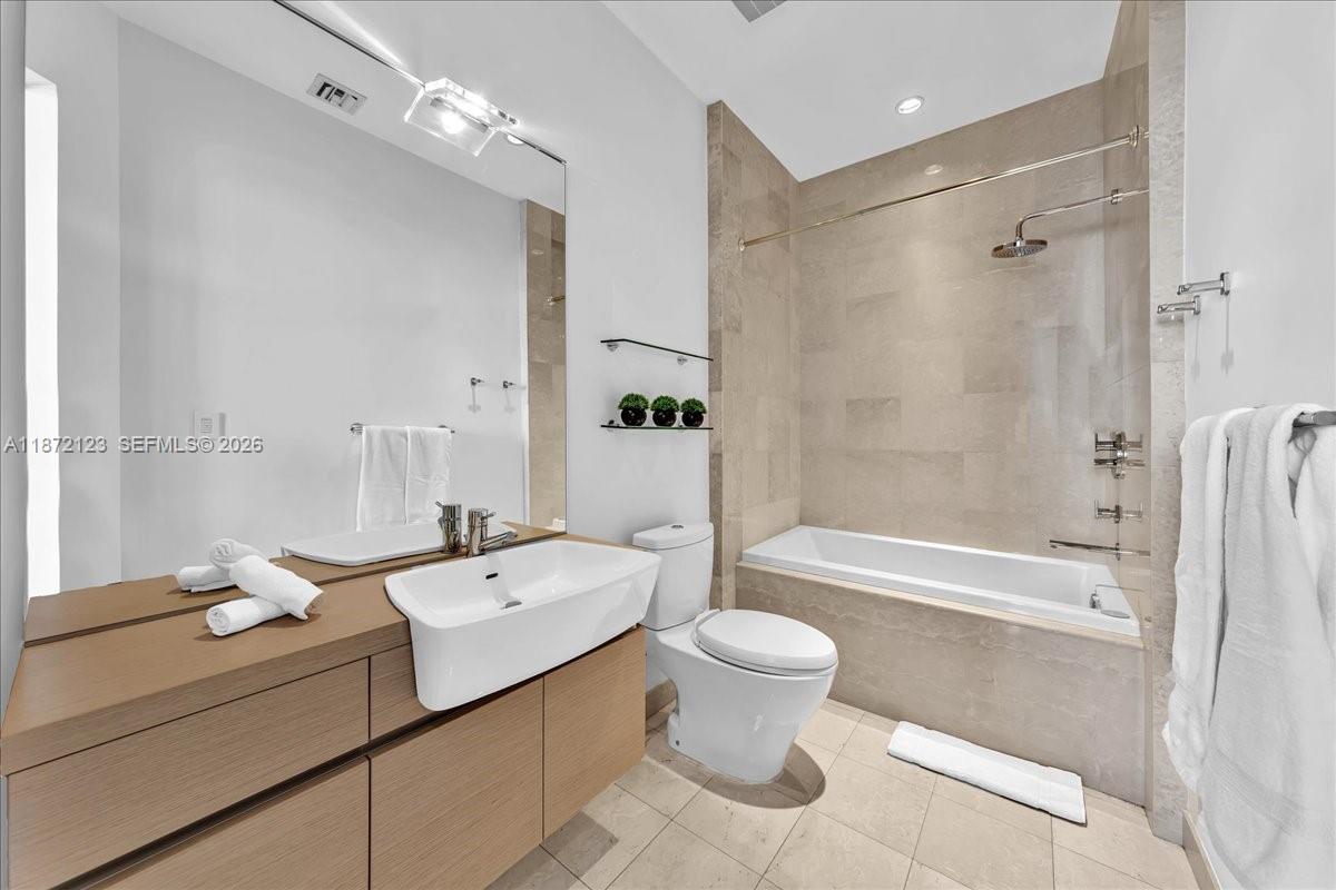200 Biscayne Boulevard Way # 5401 Unit: PH 5401