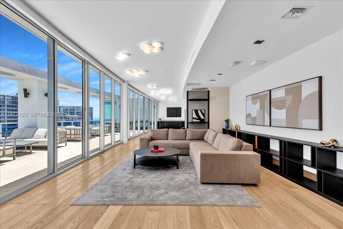 200 Biscayne Boulevard Way # 5401 Unit: PH 5401