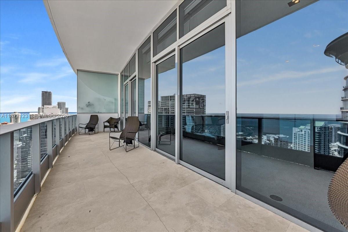 200 Biscayne Boulevard Way # 5401 Unit: PH 5401
