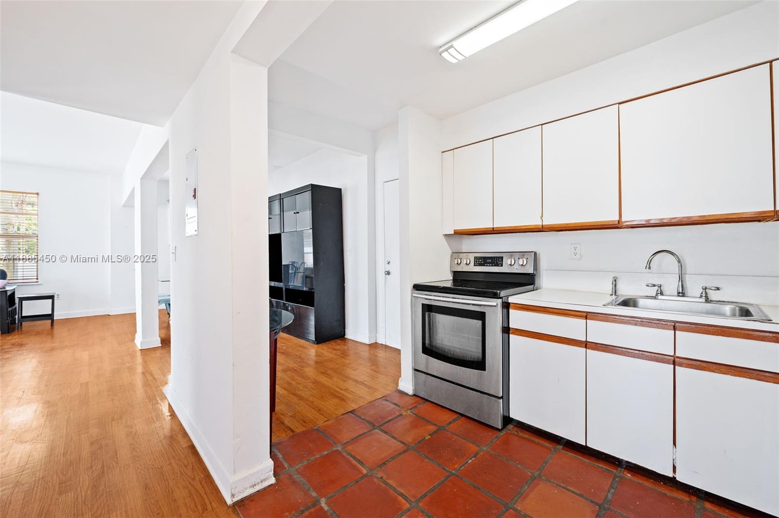 1200 Euclid Ave # 301
