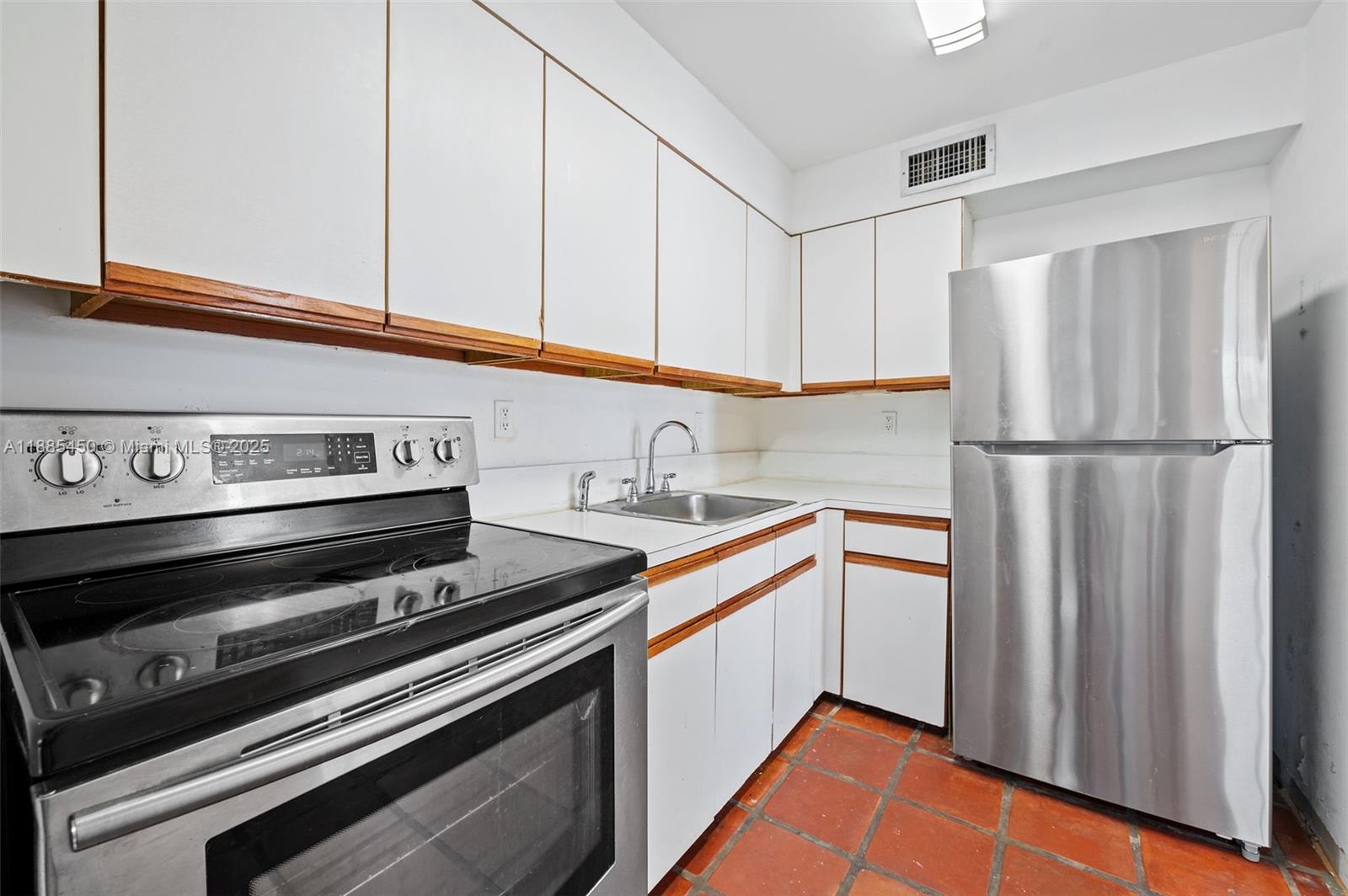 1200 Euclid Ave # 301