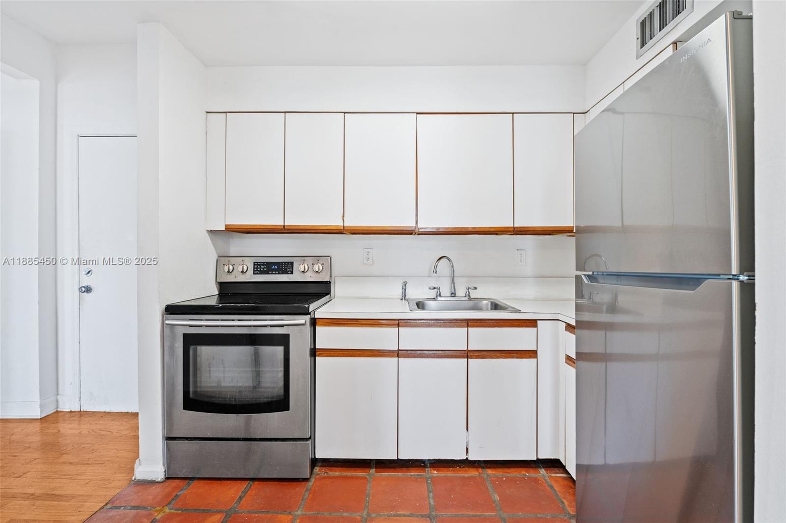 1200 Euclid Ave # 301
