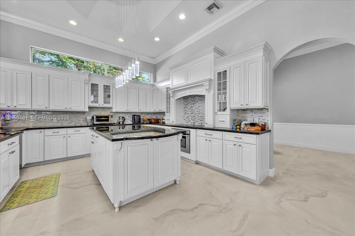 13801 Alexandria Ct