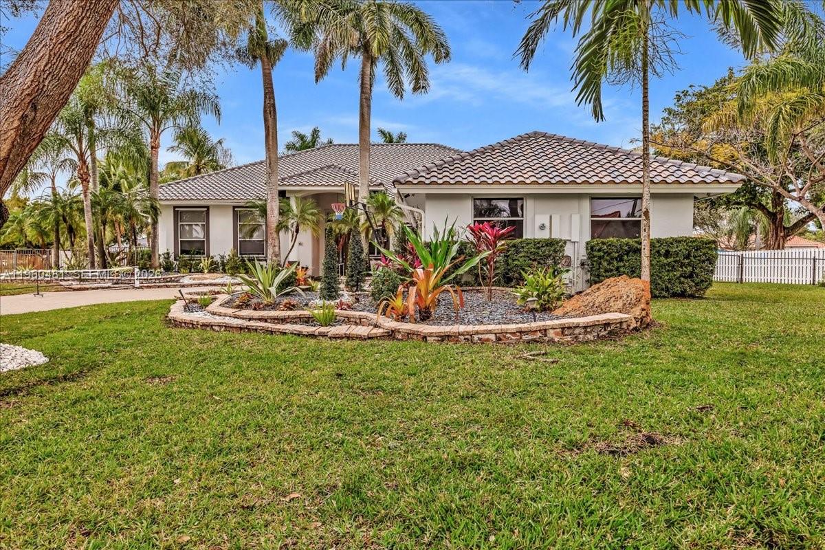 13801 Alexandria Ct
