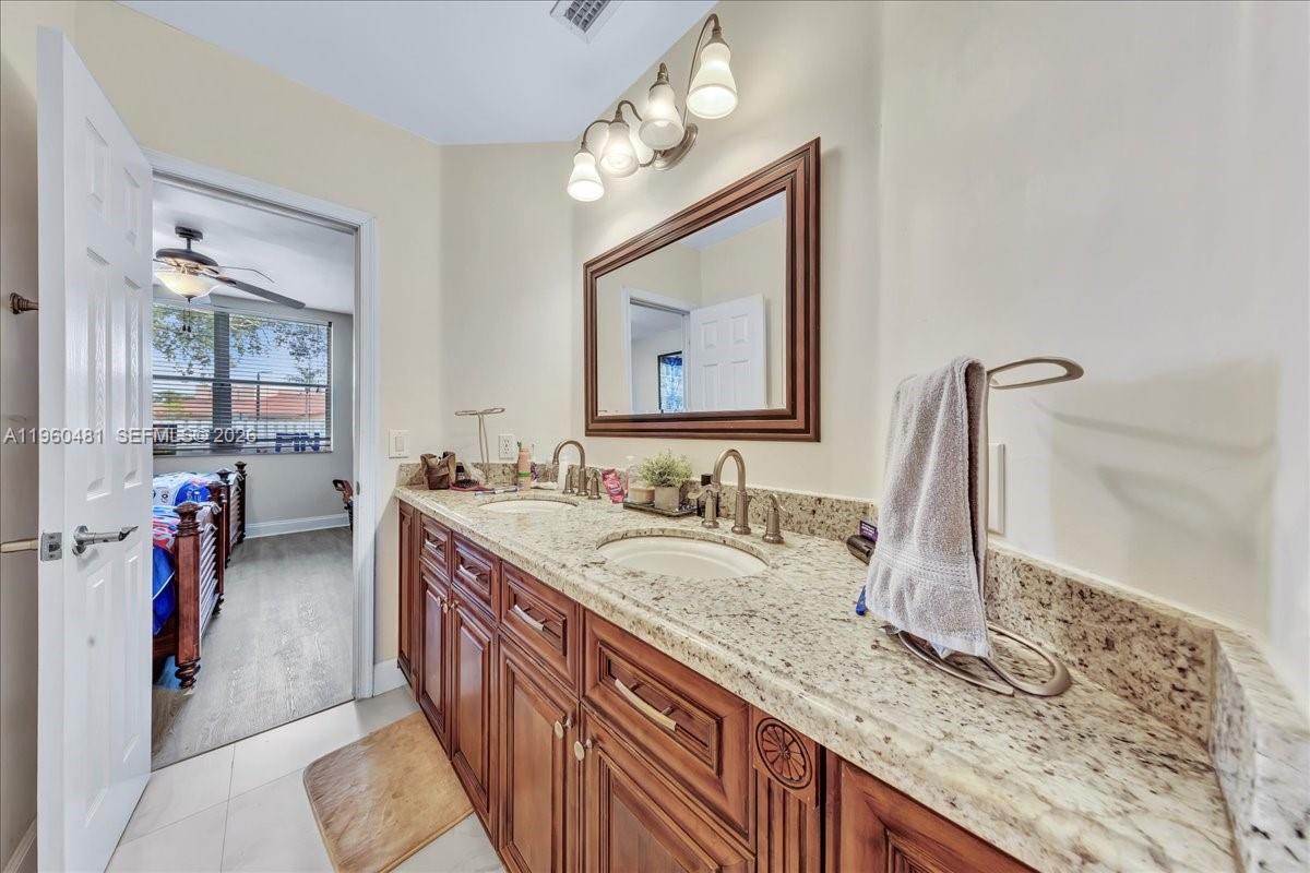 13801 Alexandria Ct