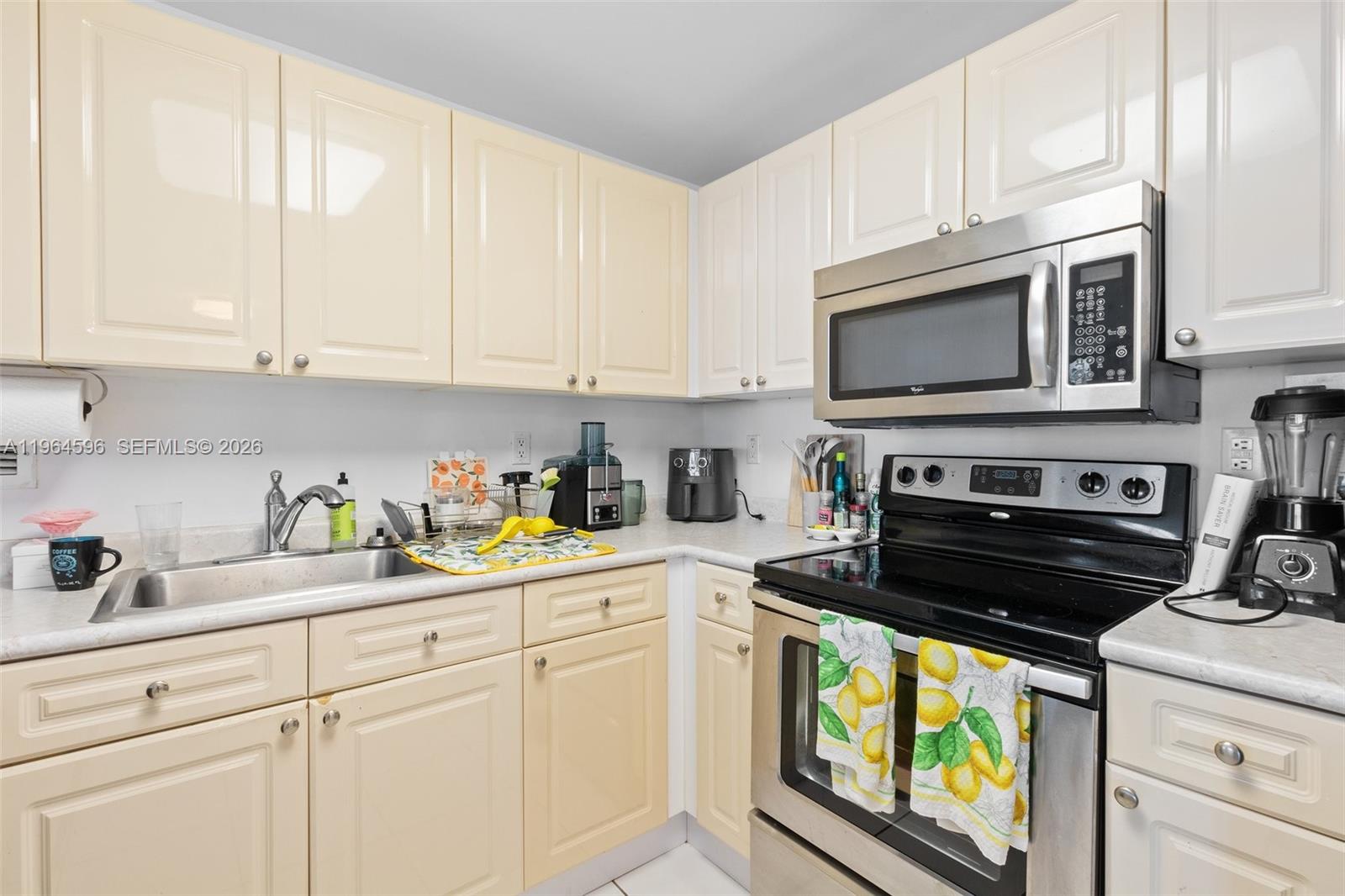 2301 Collins Ave # 504