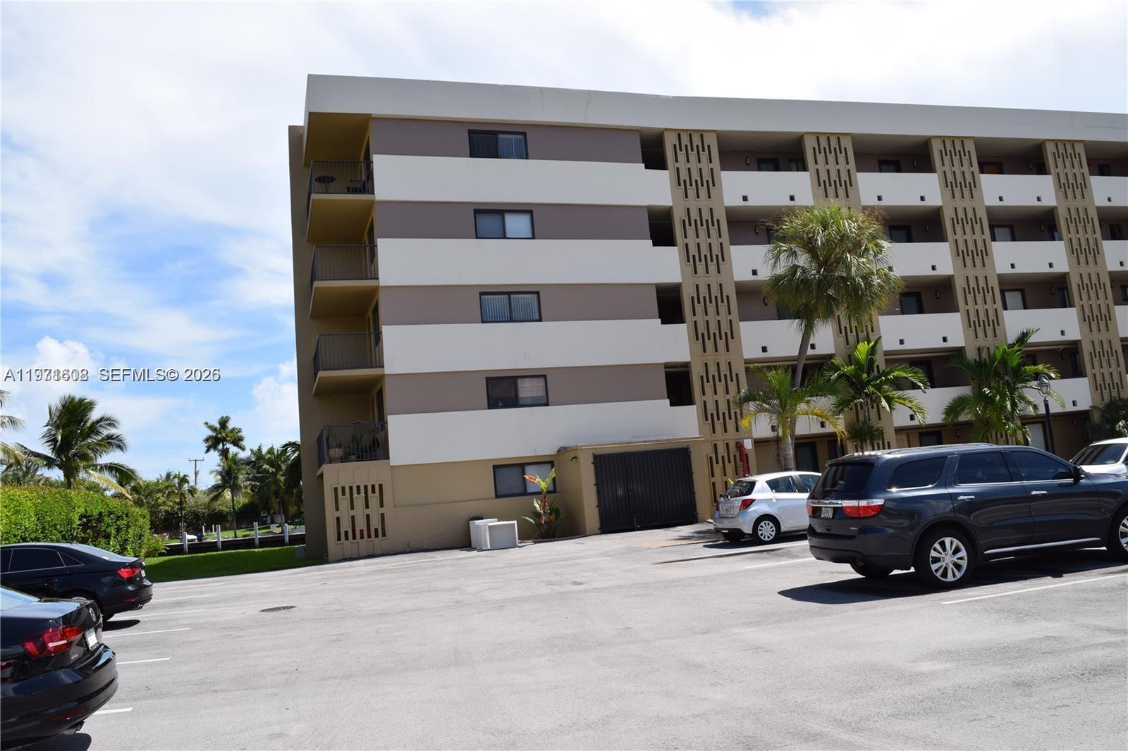 301 Golden Isles Dr # 302