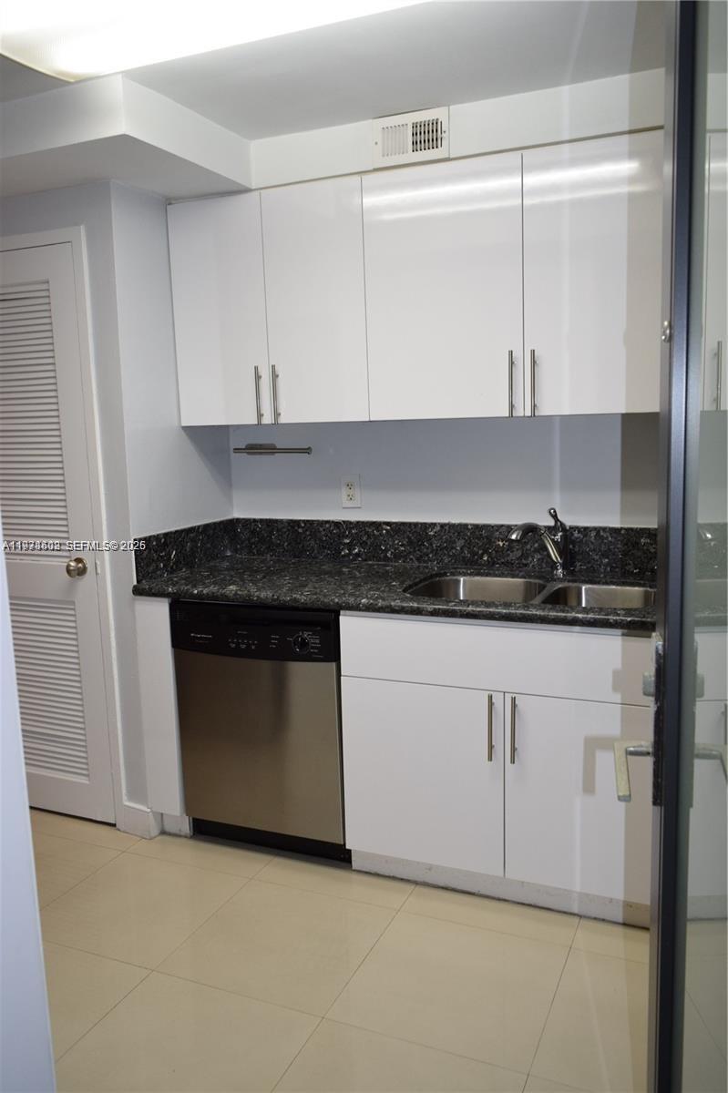 301 Golden Isles Dr # 302