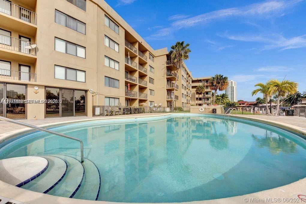 301 Golden Isles Dr # 302