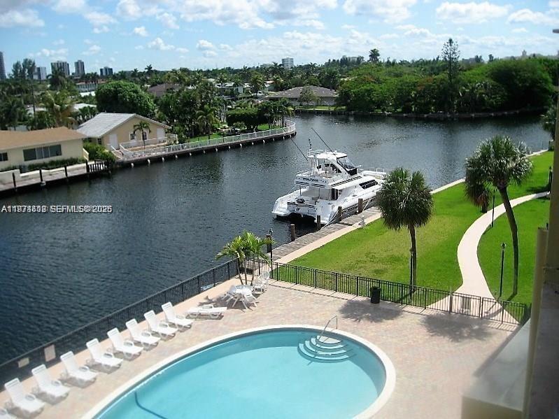 301 Golden Isles Dr # 302