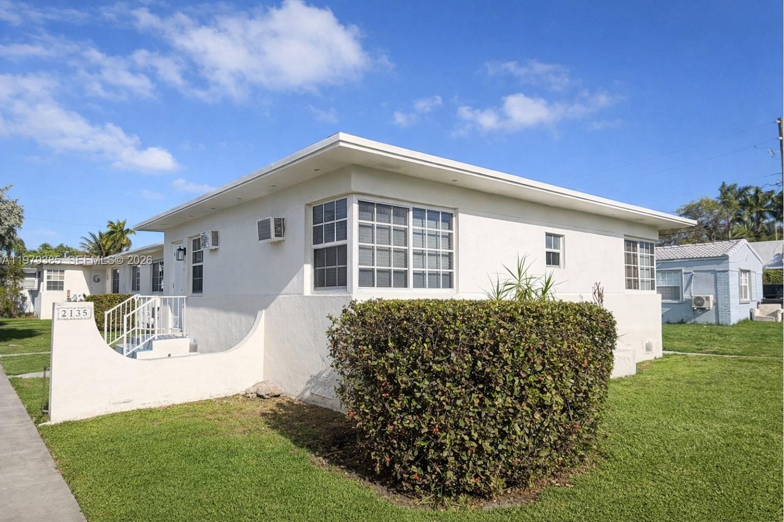2135 Bay Dr # 1