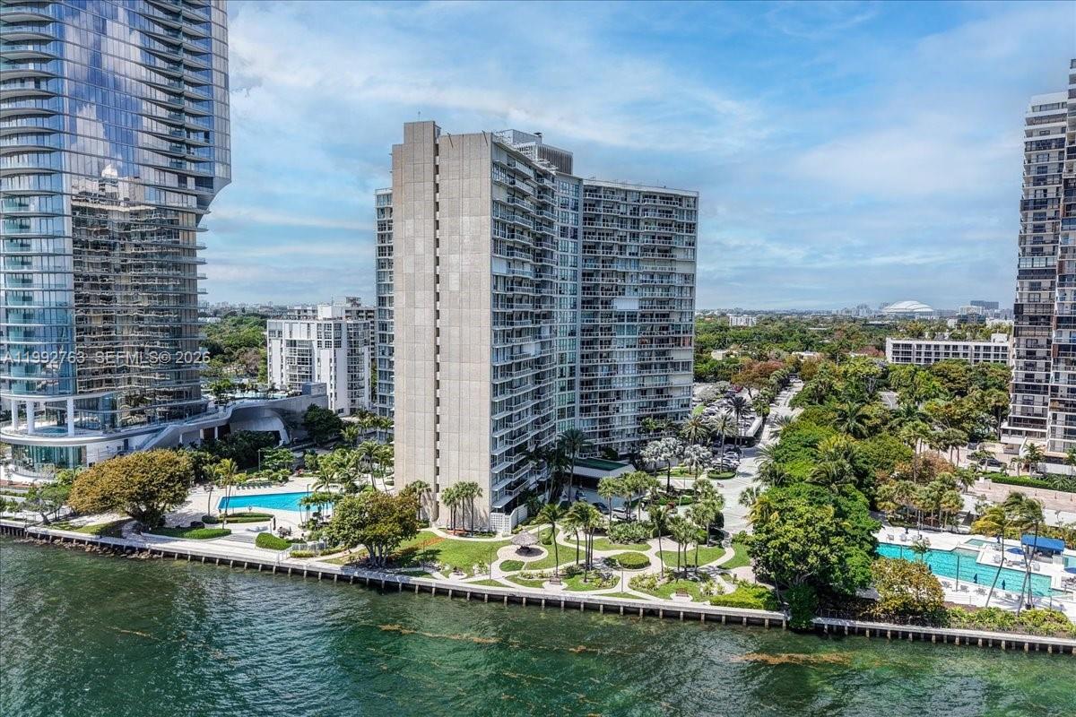 2451 Brickell Ave # 4F