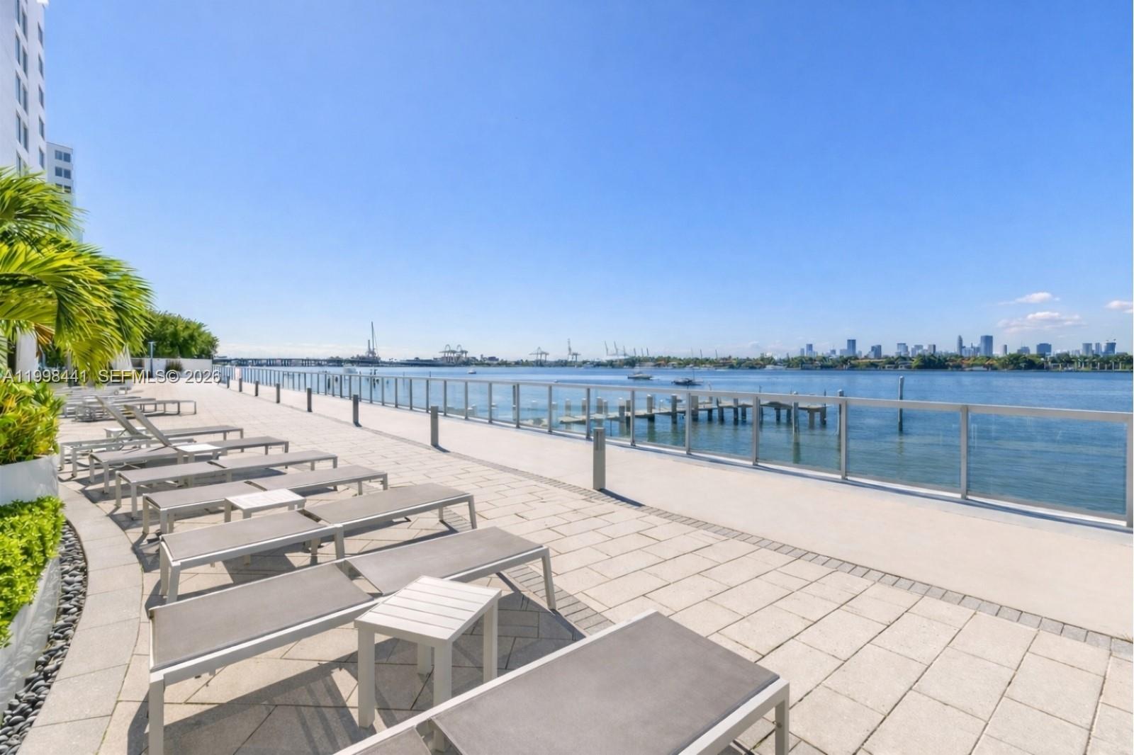 1035 West Ave # 707