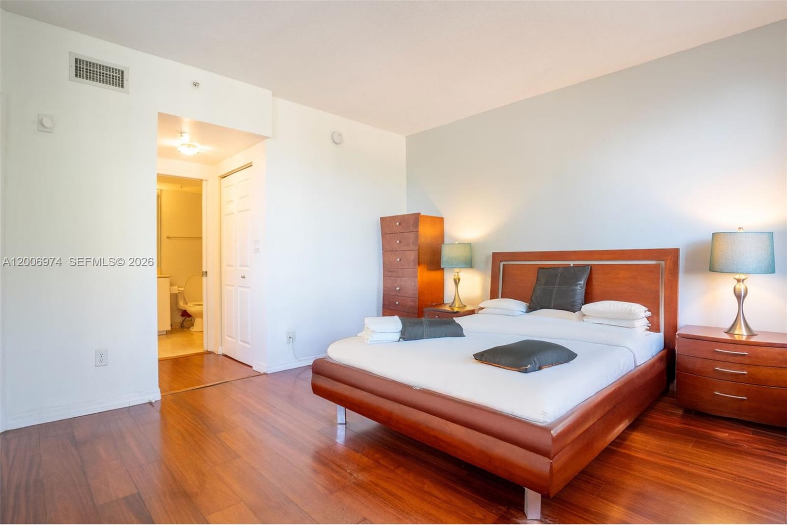 151 Michigan Ave # 533