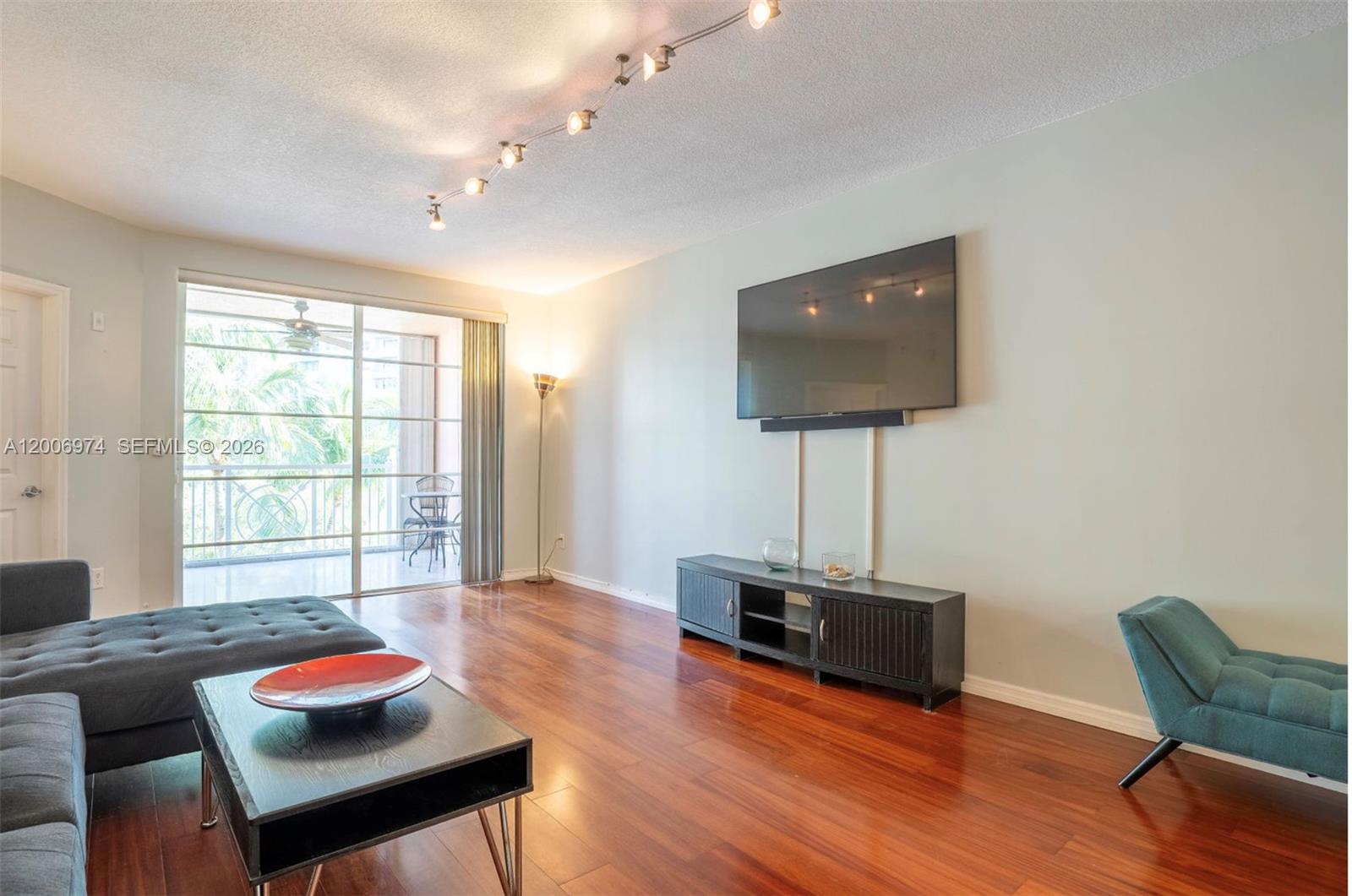 151 Michigan Ave # 533
