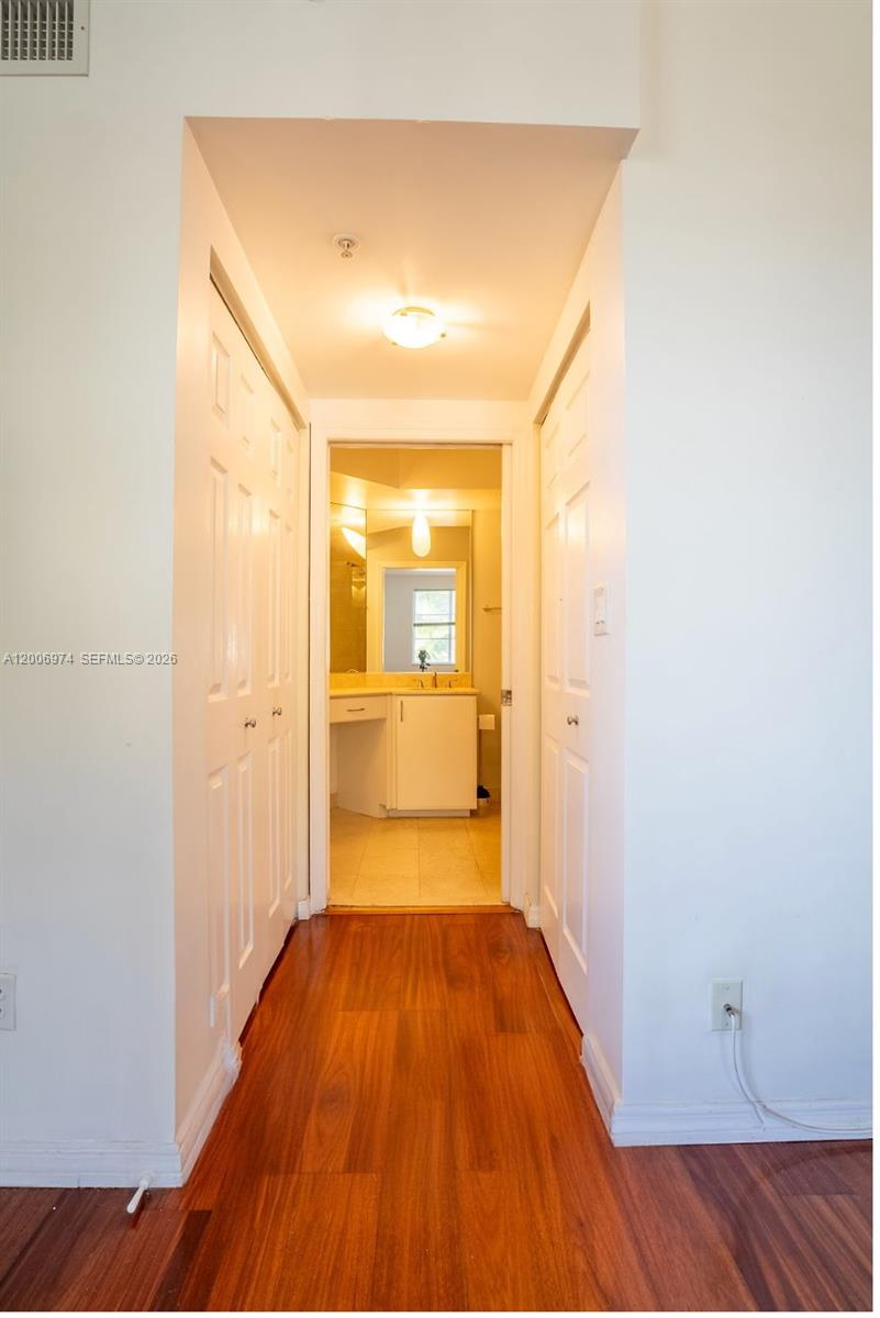 151 Michigan Ave # 533