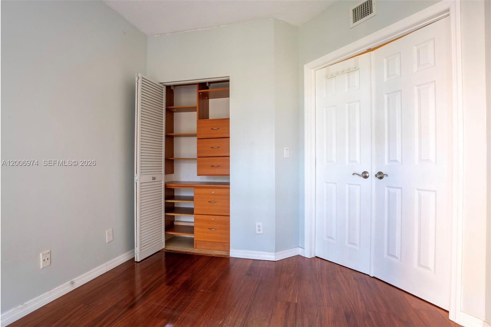 151 Michigan Ave # 533