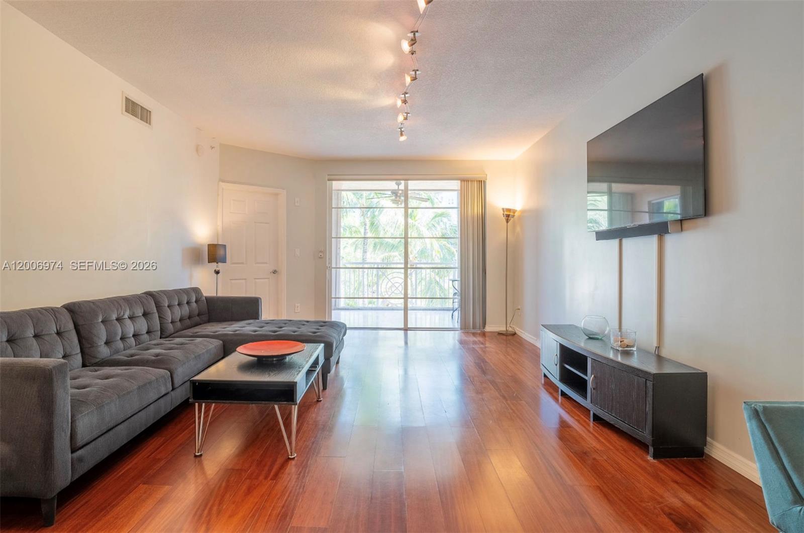 151 Michigan Ave # 533