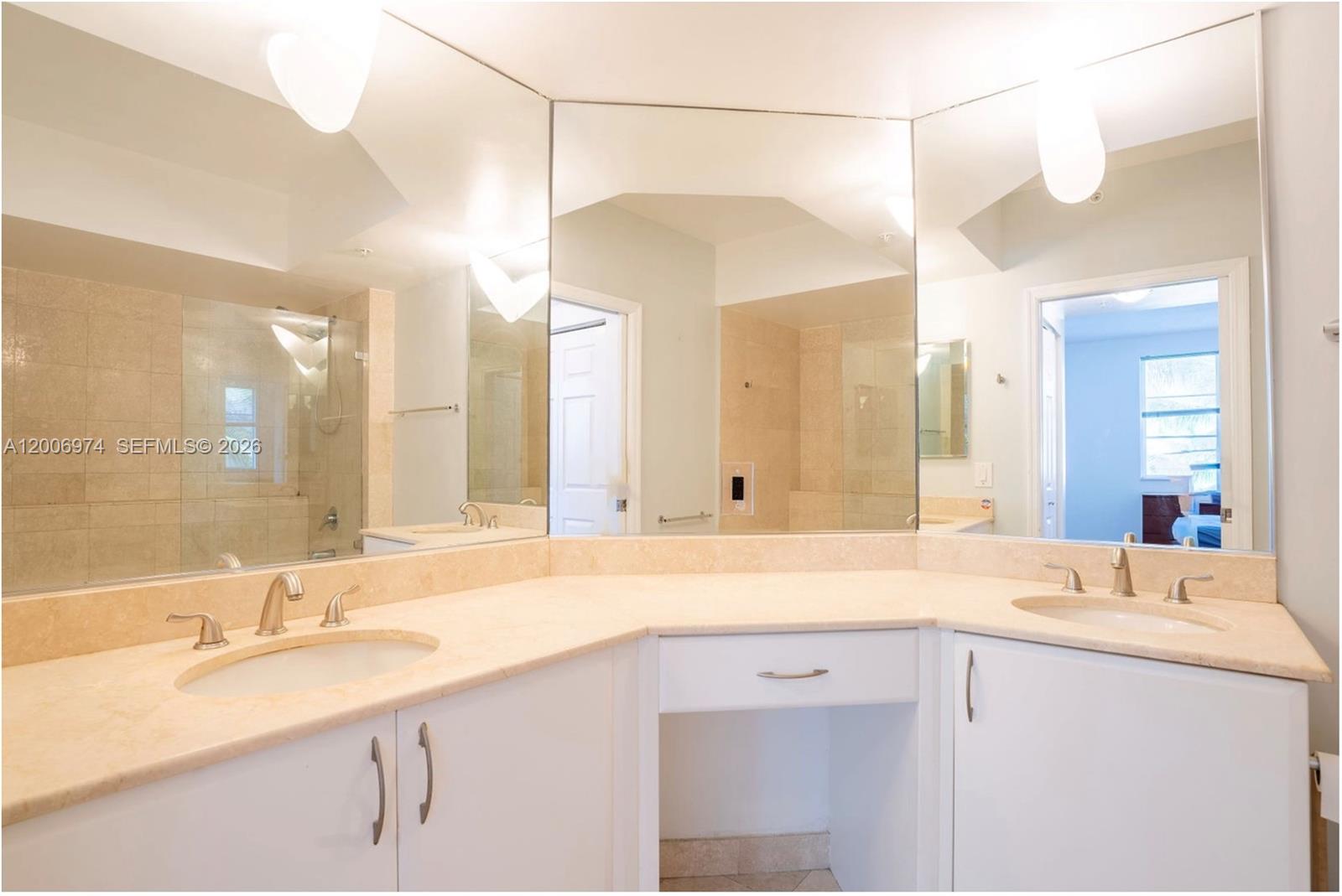 151 Michigan Ave # 533