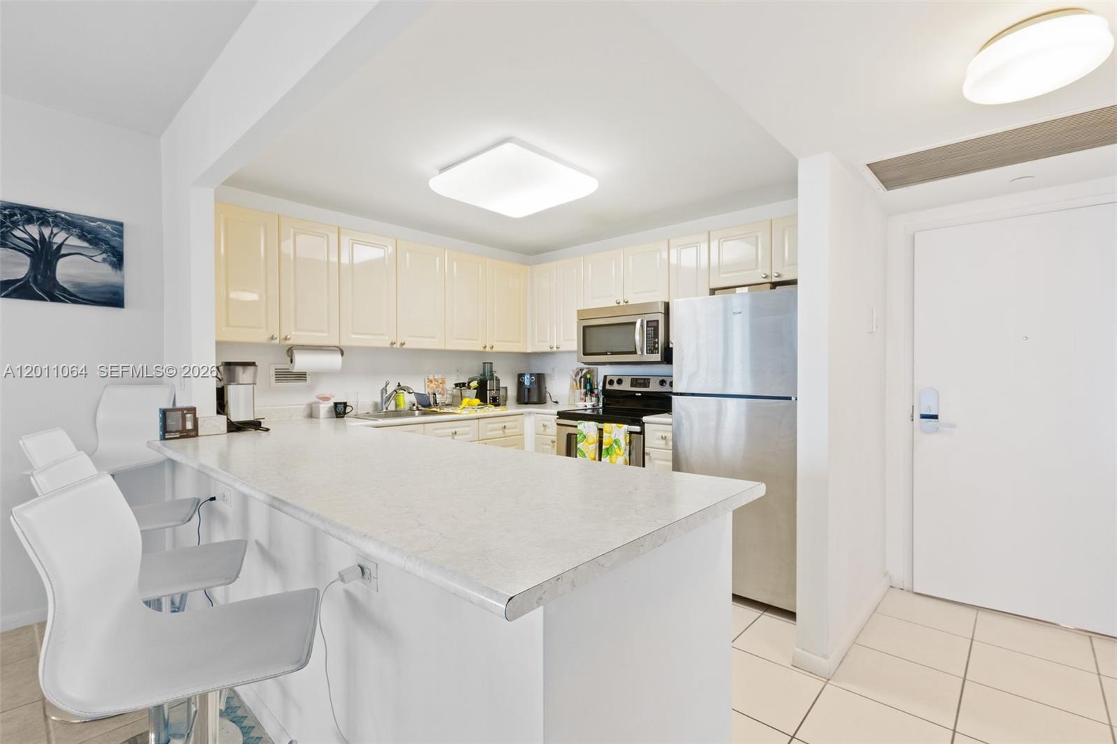 2301 Collins Ave # 504
