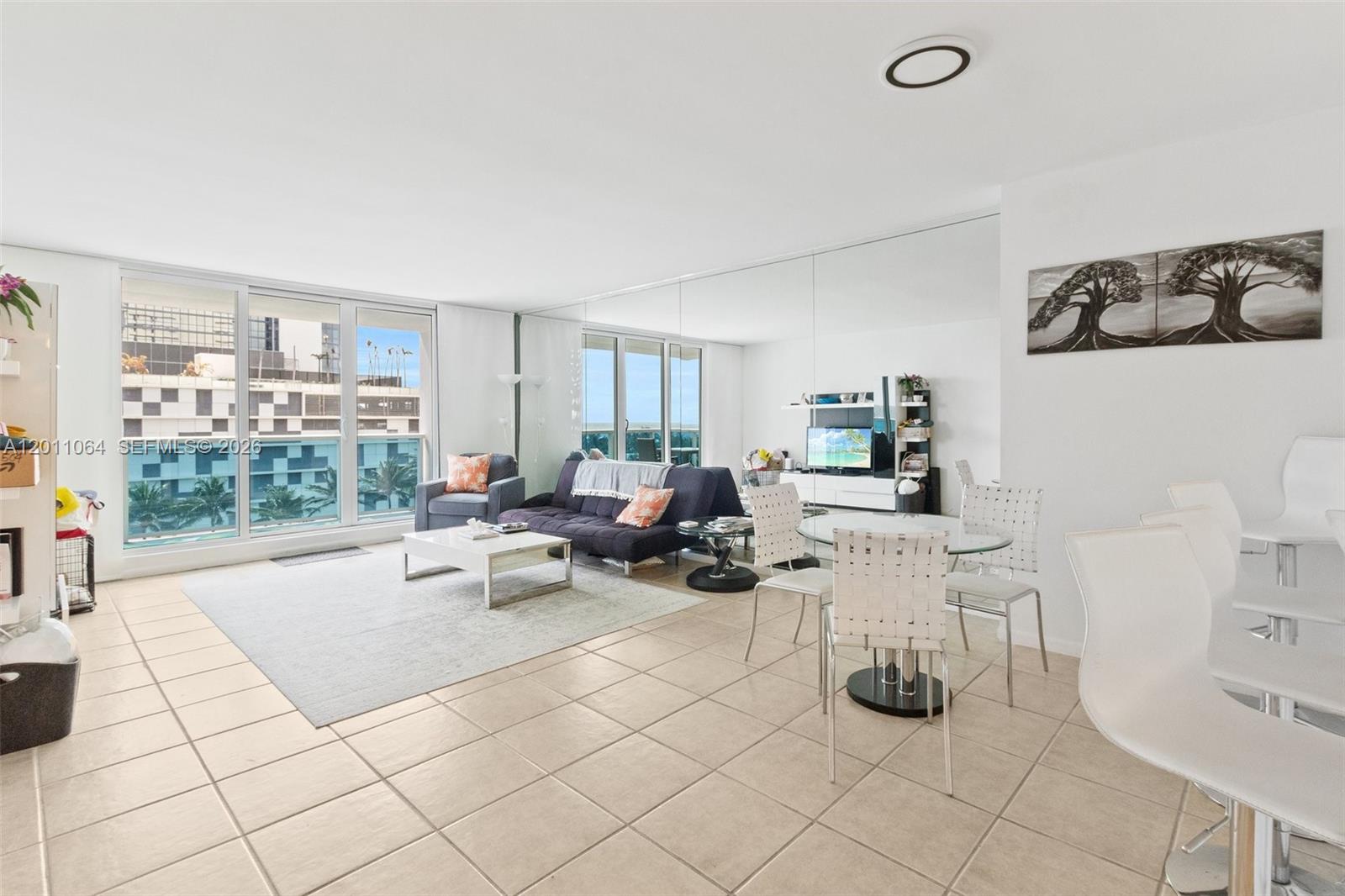 2301 Collins Ave # 504