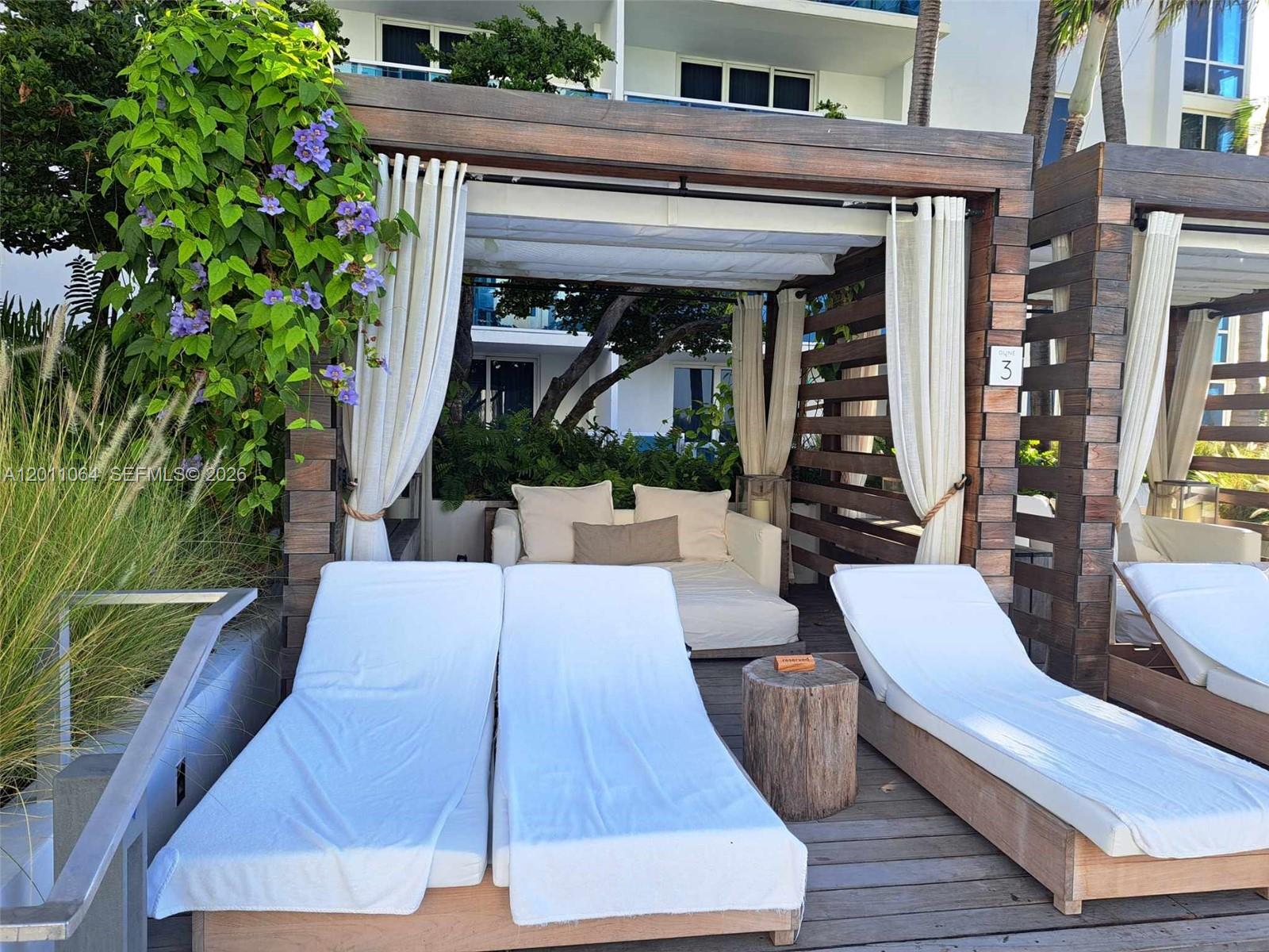 2301 Collins Ave # 504