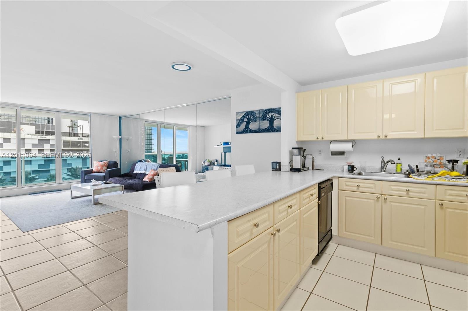 2301 Collins Ave # 504