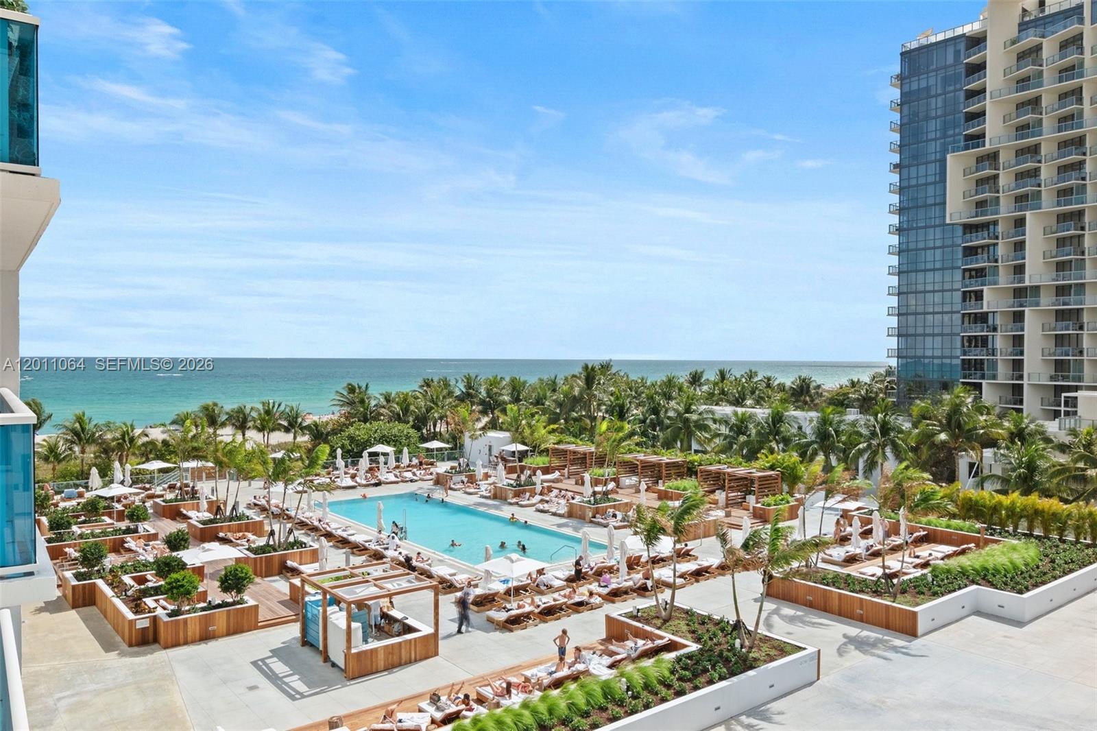 2301 Collins Ave # 504