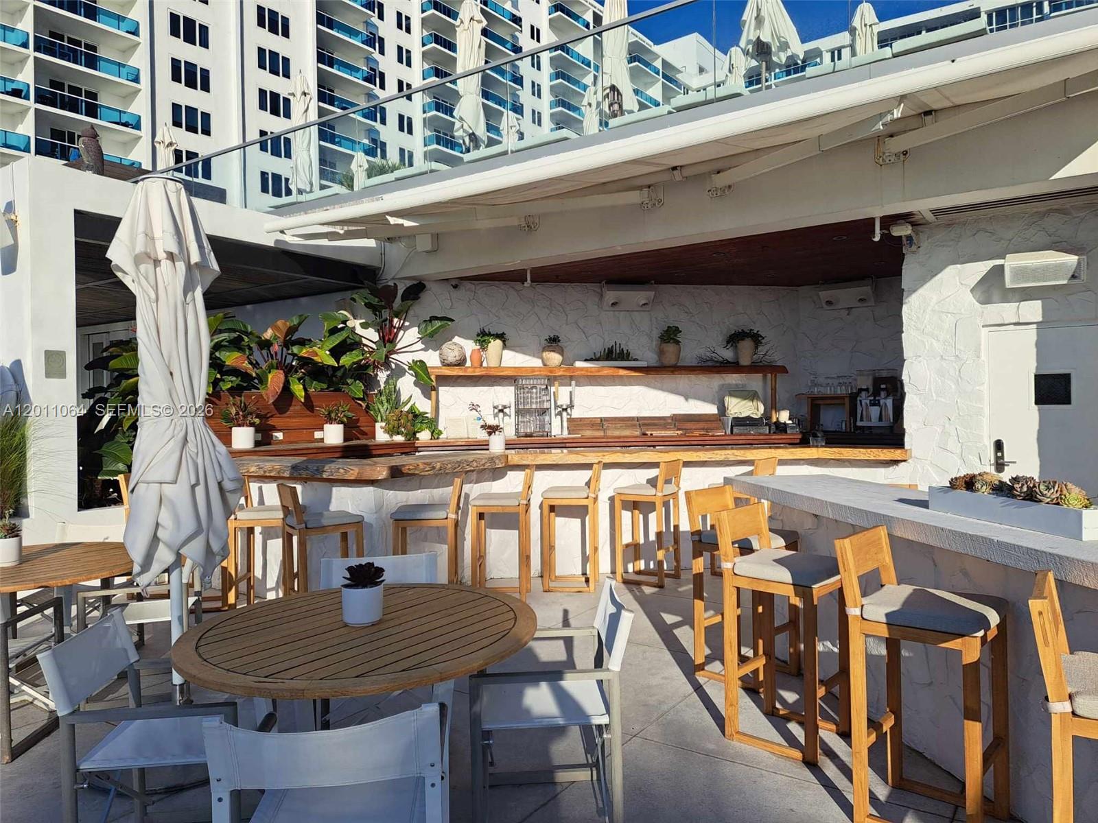 2301 Collins Ave # 504
