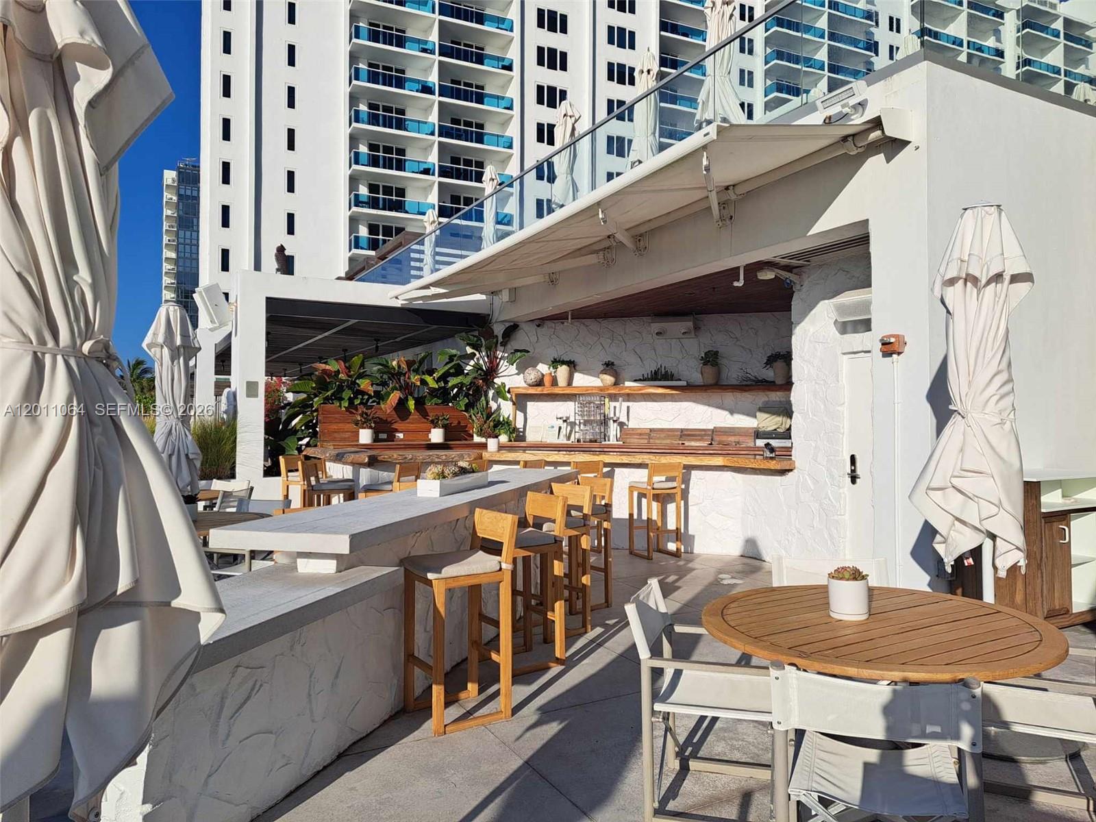 2301 Collins Ave # 504