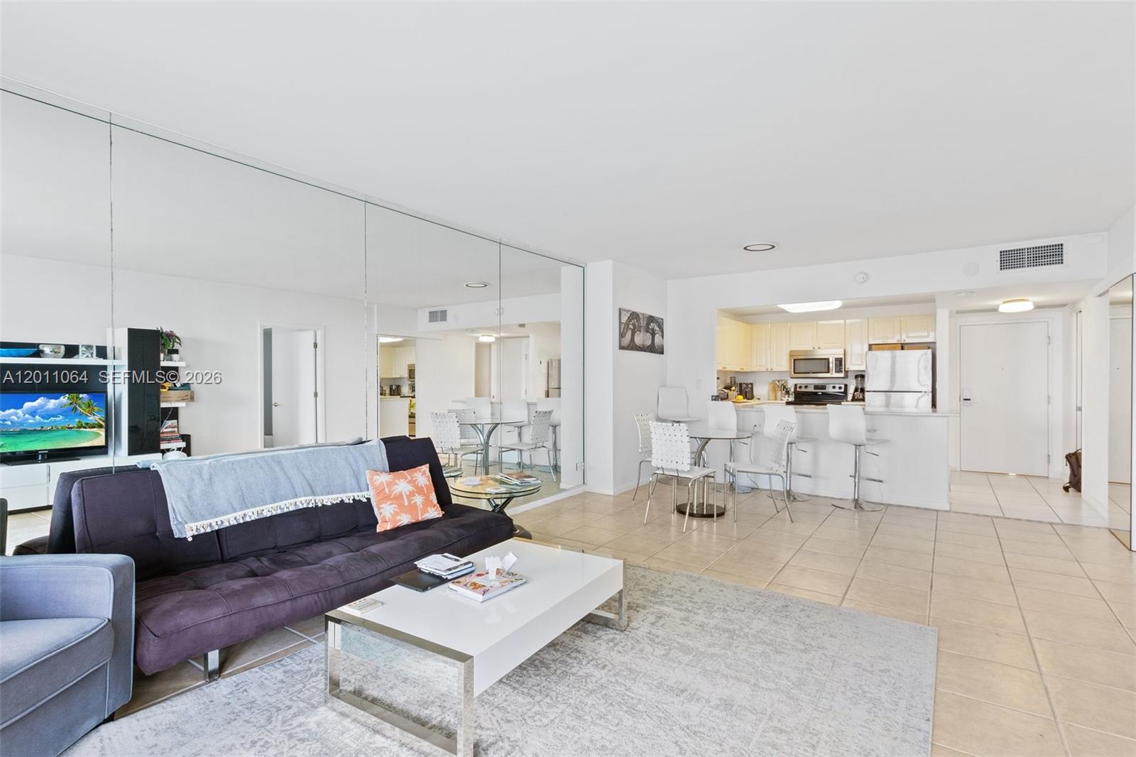 2301 Collins Ave # 504
