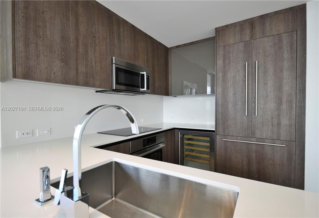 68 SE 6th St # 2812