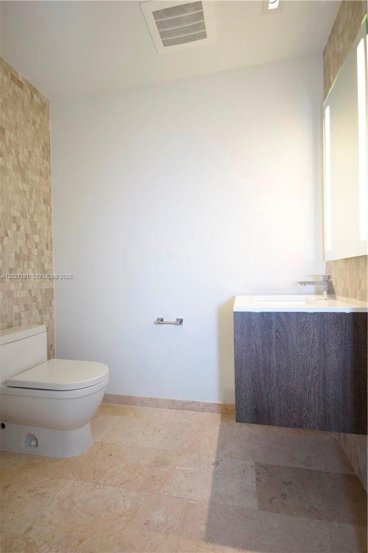 68 SE 6th St # 2812