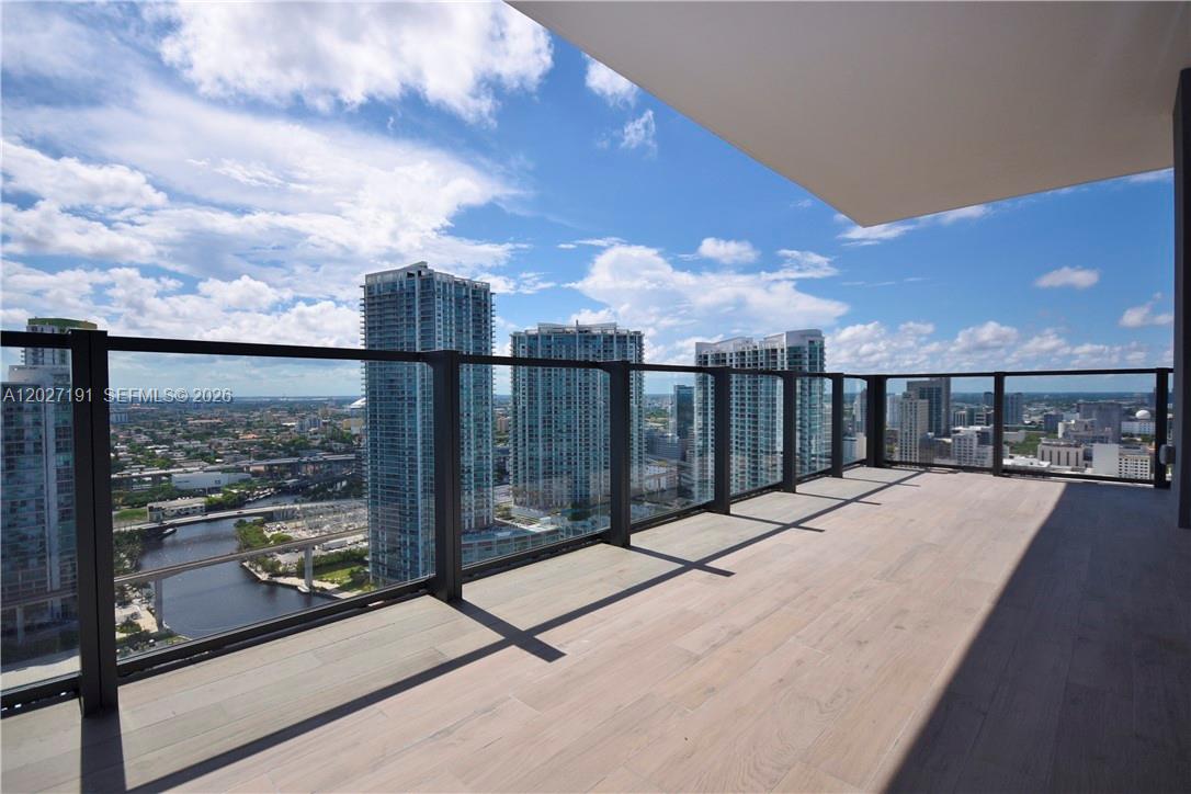 68 SE 6th St # 2812