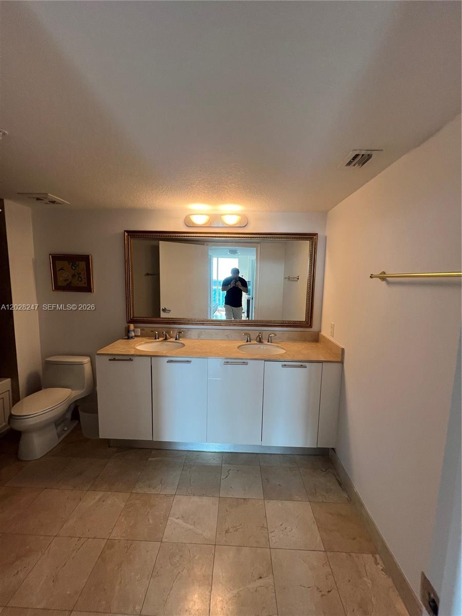 1800 N Bayshore Dr # 2310