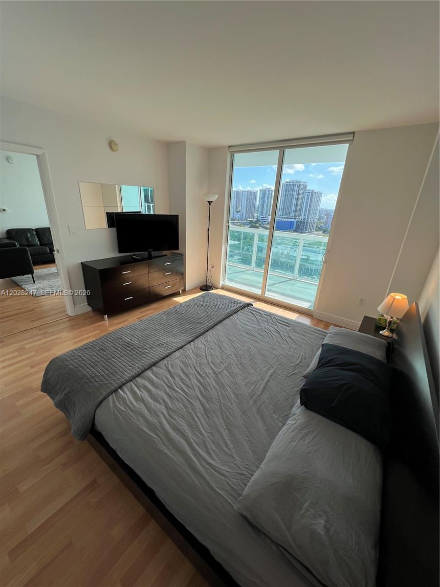 1800 N Bayshore Dr # 2310