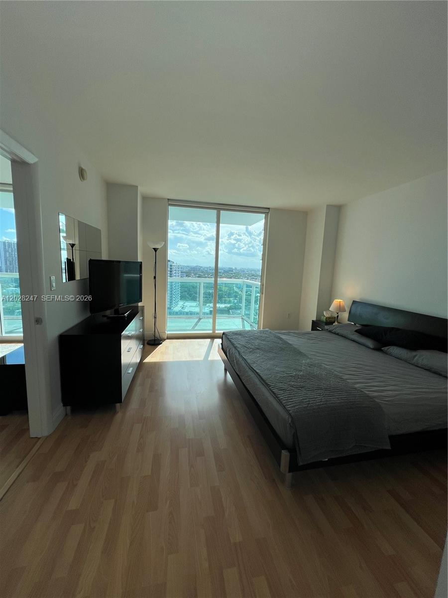 1800 N Bayshore Dr # 2310