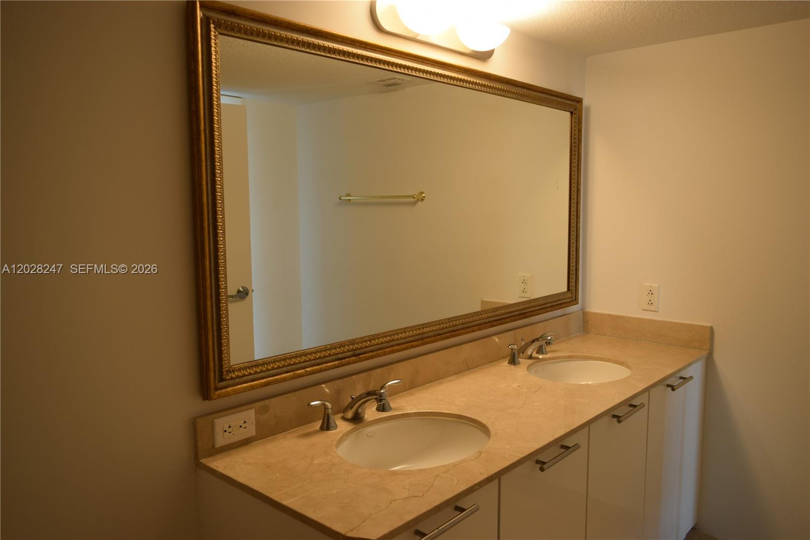 1800 N Bayshore Dr # 2310