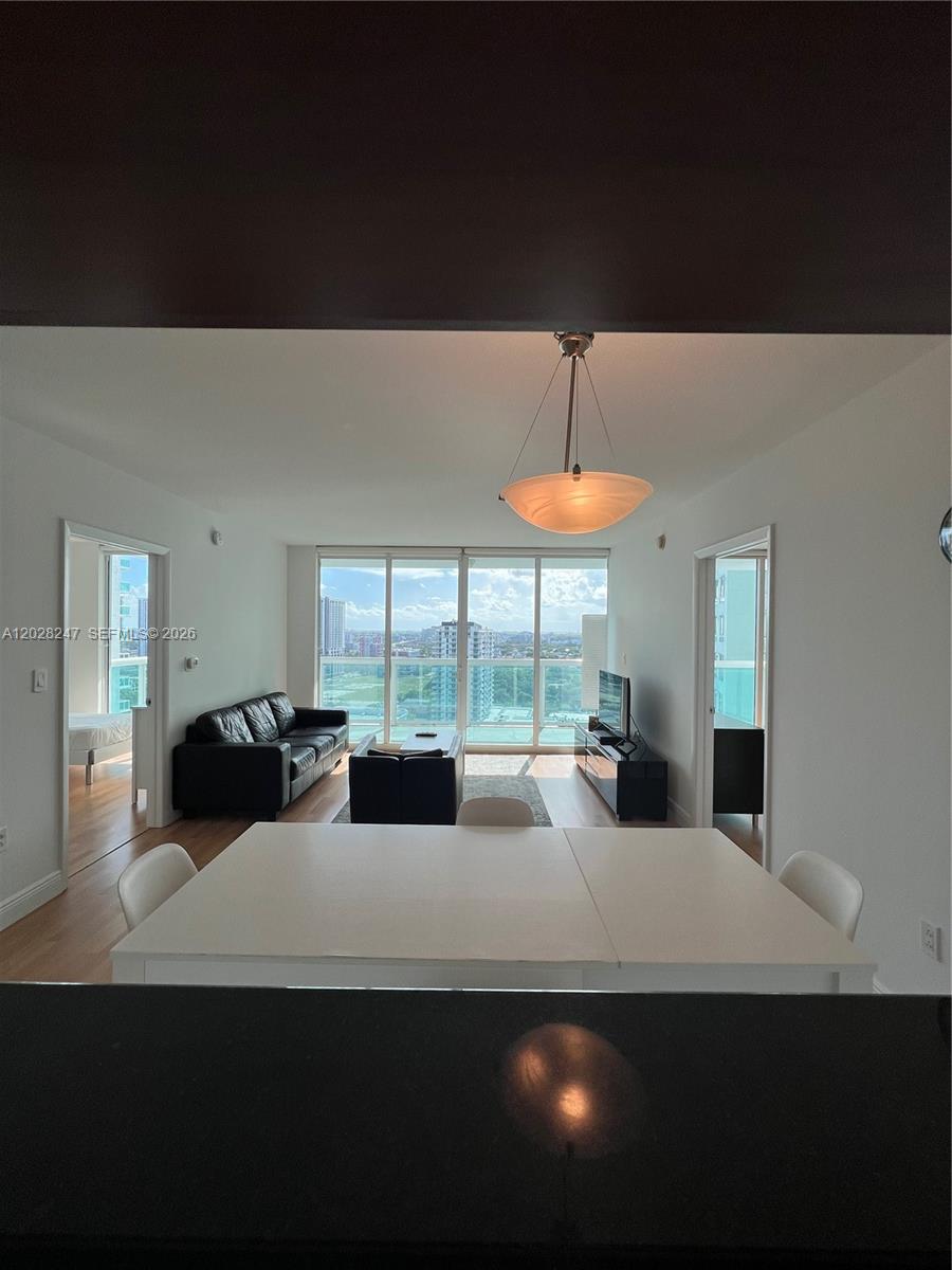 1800 N Bayshore Dr # 2310