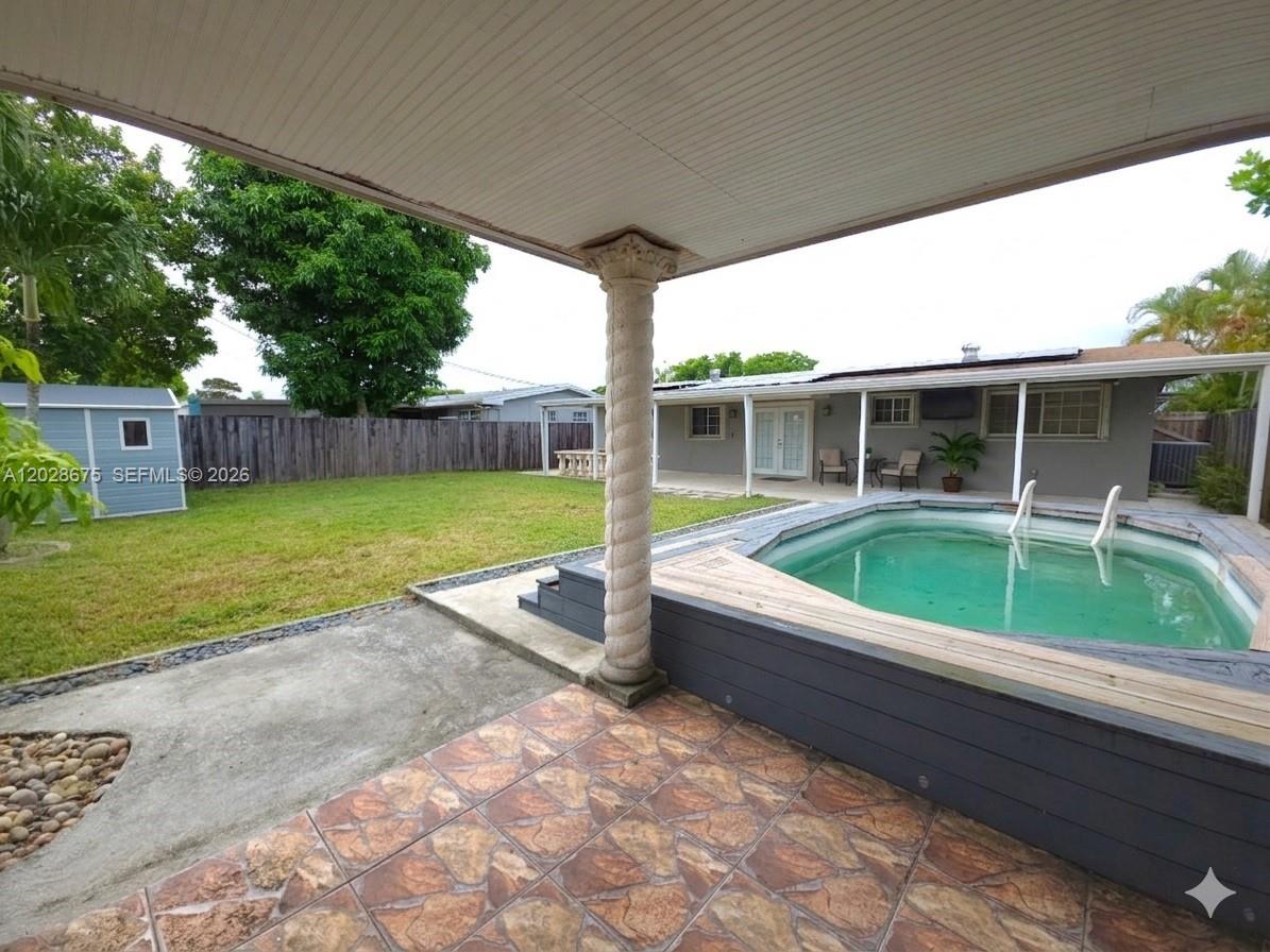 8420 NW 10th St