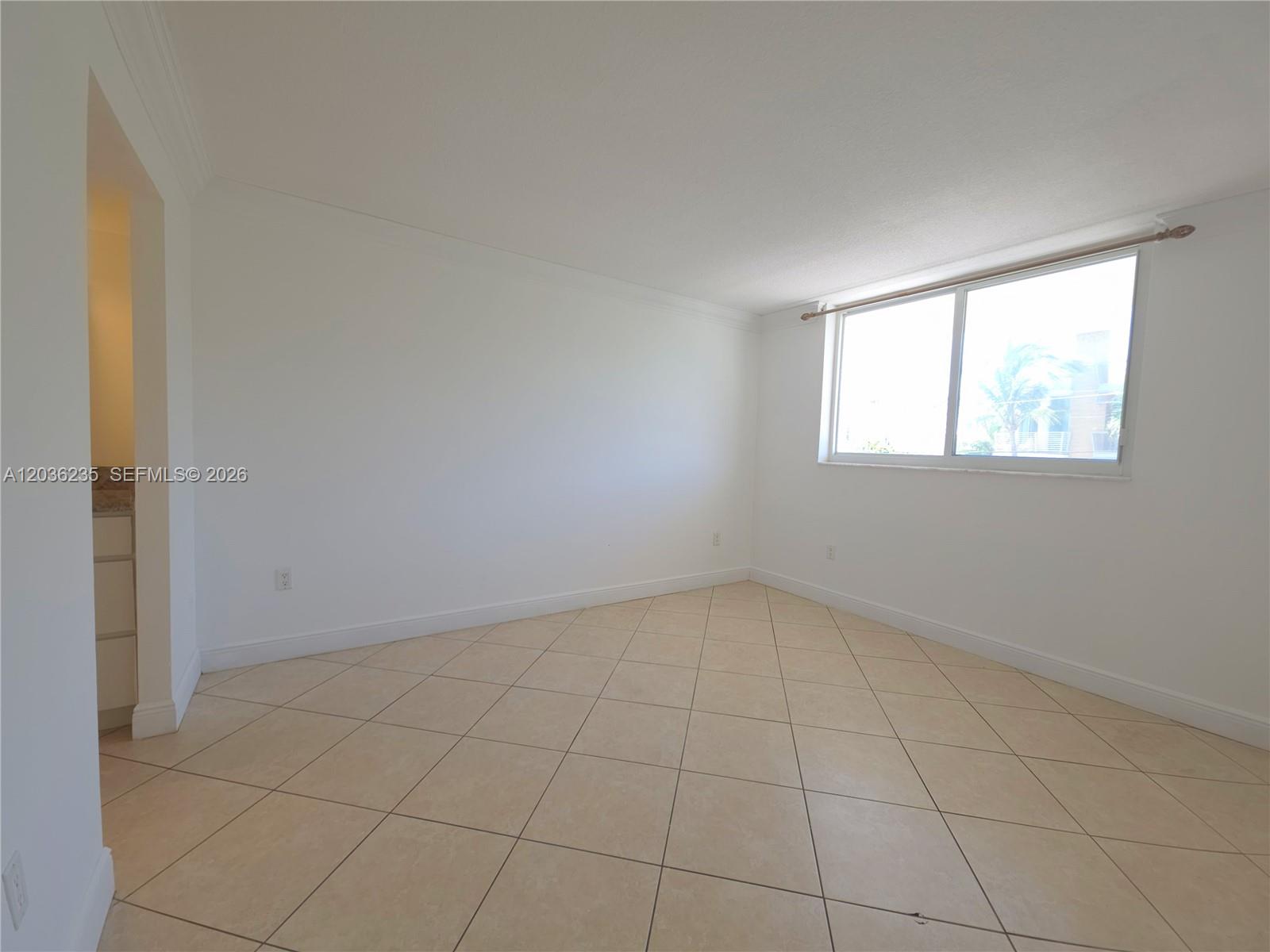 401 Ocean Dr # 304