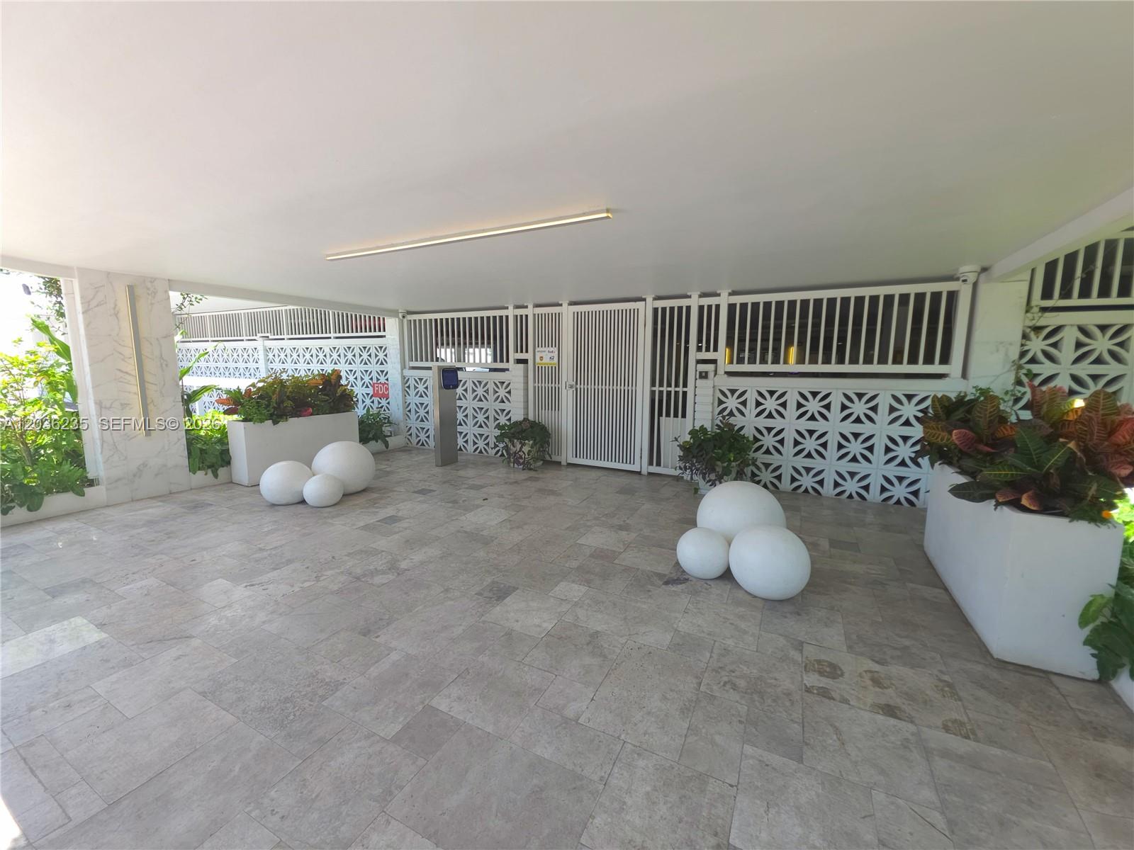 401 Ocean Dr # 304