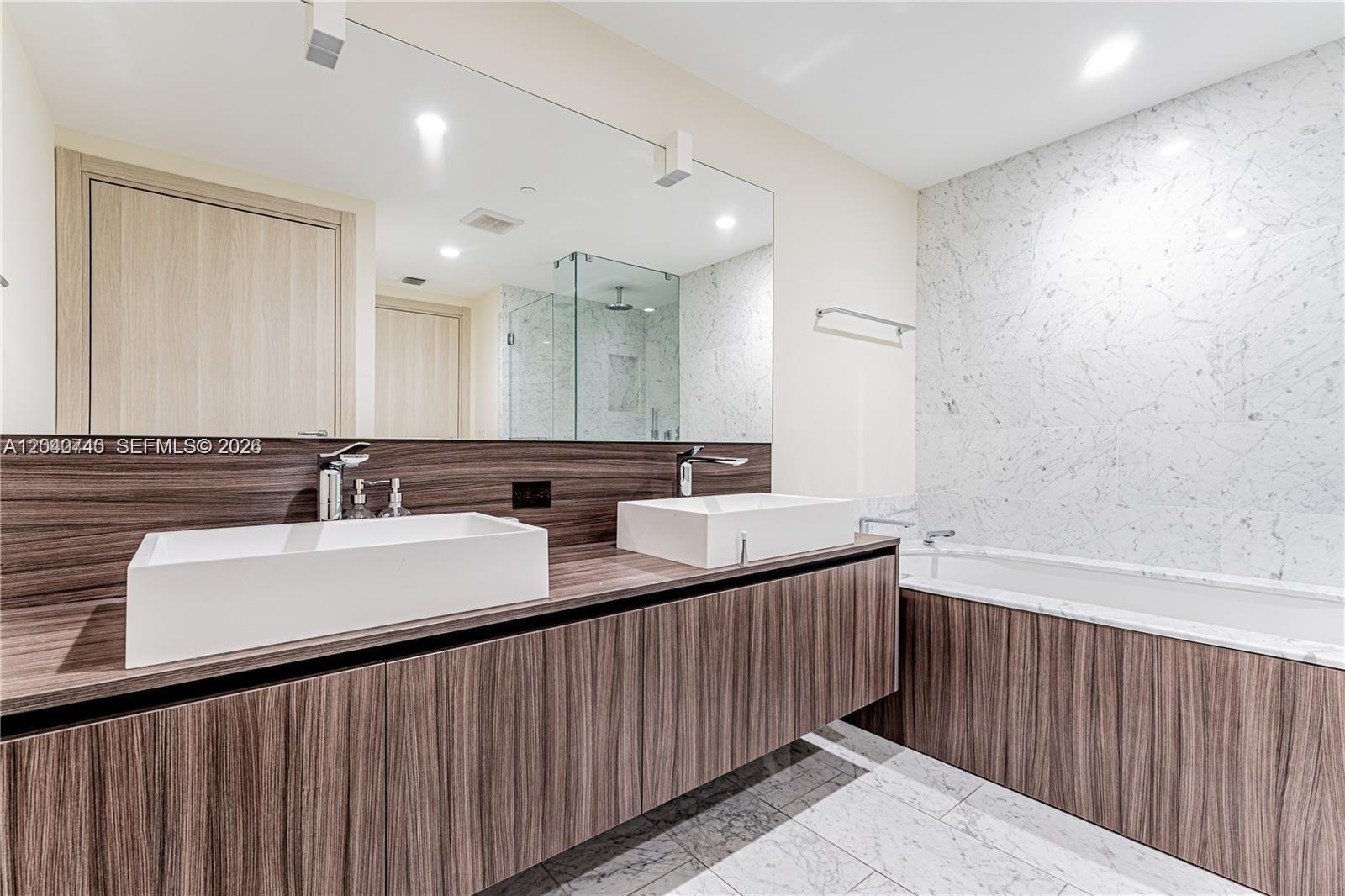 1000 Brickell Plz # 4906